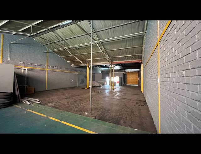 301M² WAREHOUSE FOR SALE IN ISANDO